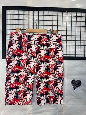 Peck & Peck Stretchy Red, Navy & White Tropical Print Shorts